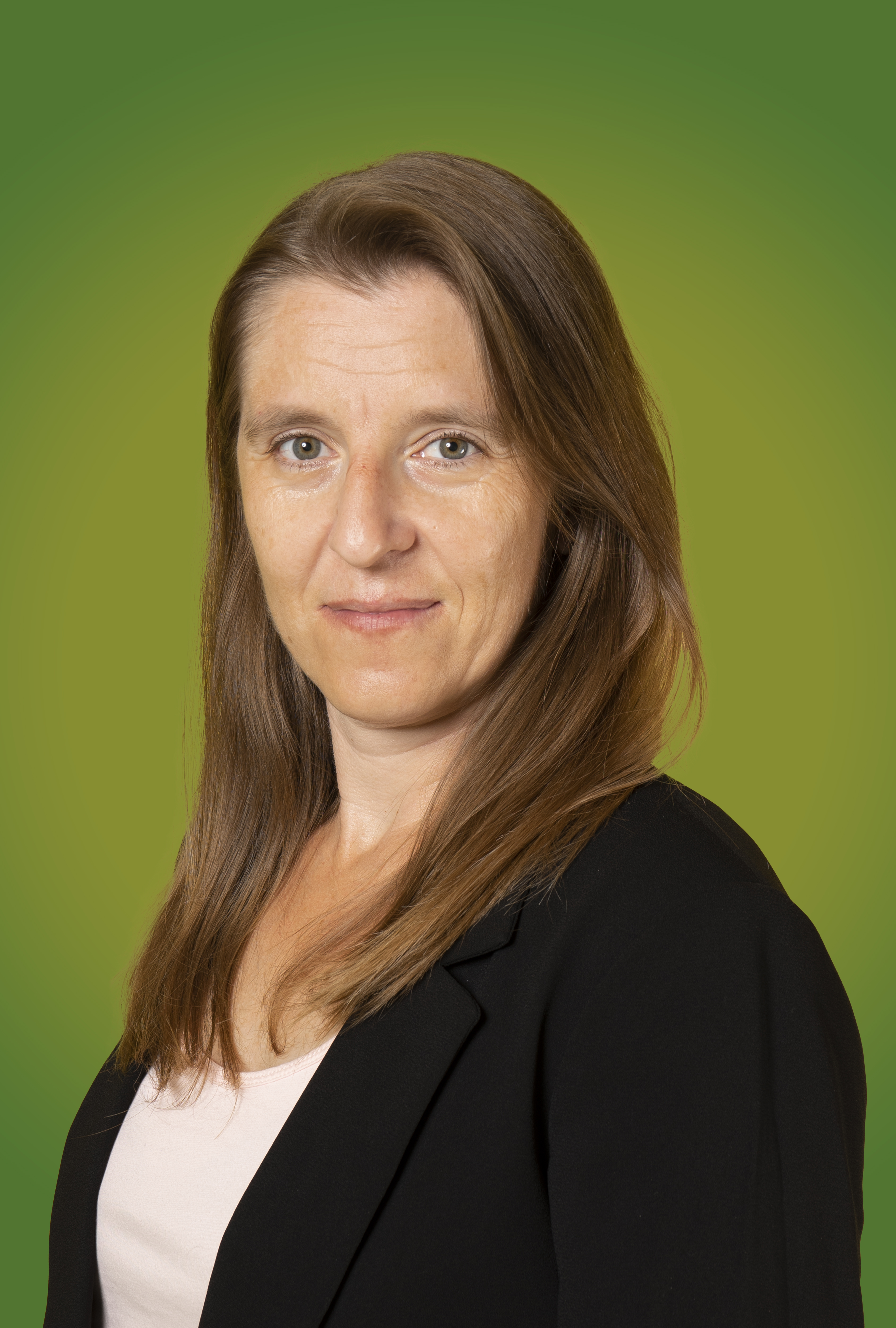 COSMINA LASCU.jpg